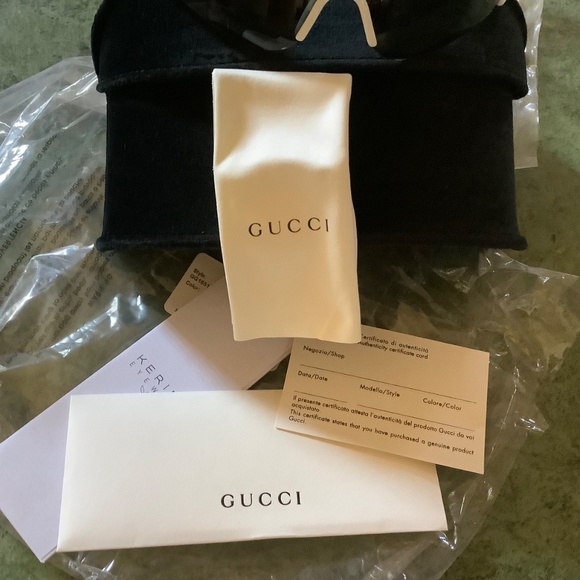 Gucci 99mm Shield Wrap Sunglasses White White Grey main image 6